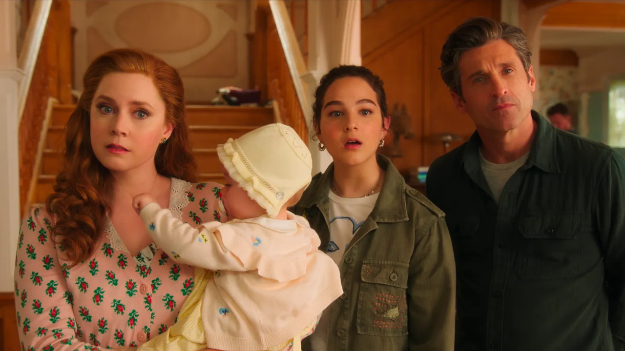 Giselle, a bebê, Morgan e Robert em cena de Desencantada.