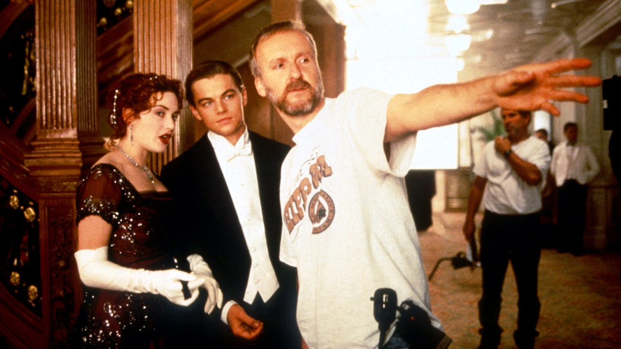 Kate Winslet, Leonardo DiCaprio e James Cameron nos bastidores de Titanic.