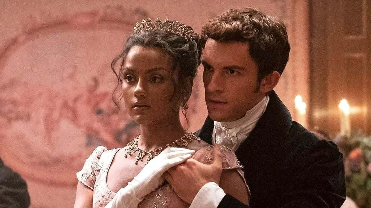 Simone Ashley e Jonathan Bailey em Bridgerton