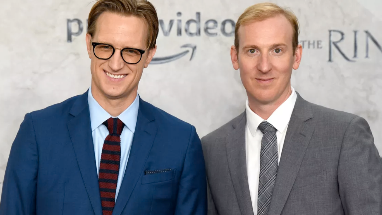 JD Payne e Patrick McKay na première de Os Anéis de Poder em Los Angeles.