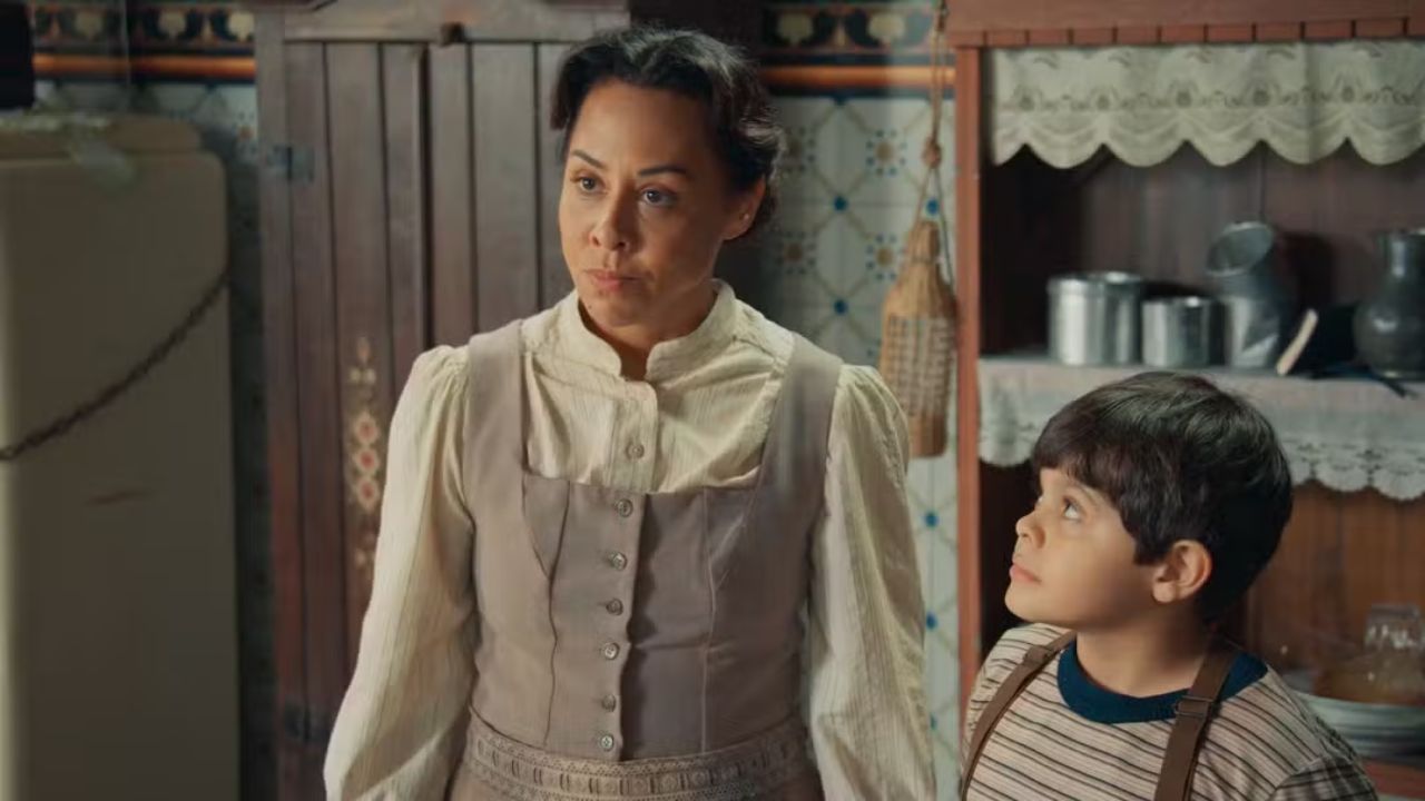 Evelyn Castro como Zenaide em Êta Mundo Melhor!