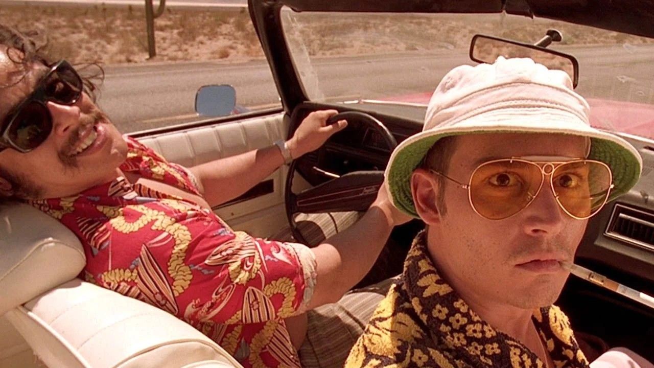 Benicio Del Toro e Johnny Depp em Medo e Delírio