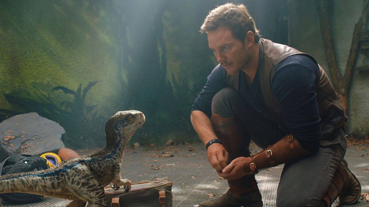 Chris Pratt em cena de Jurassic World: Reino Ameaçado.