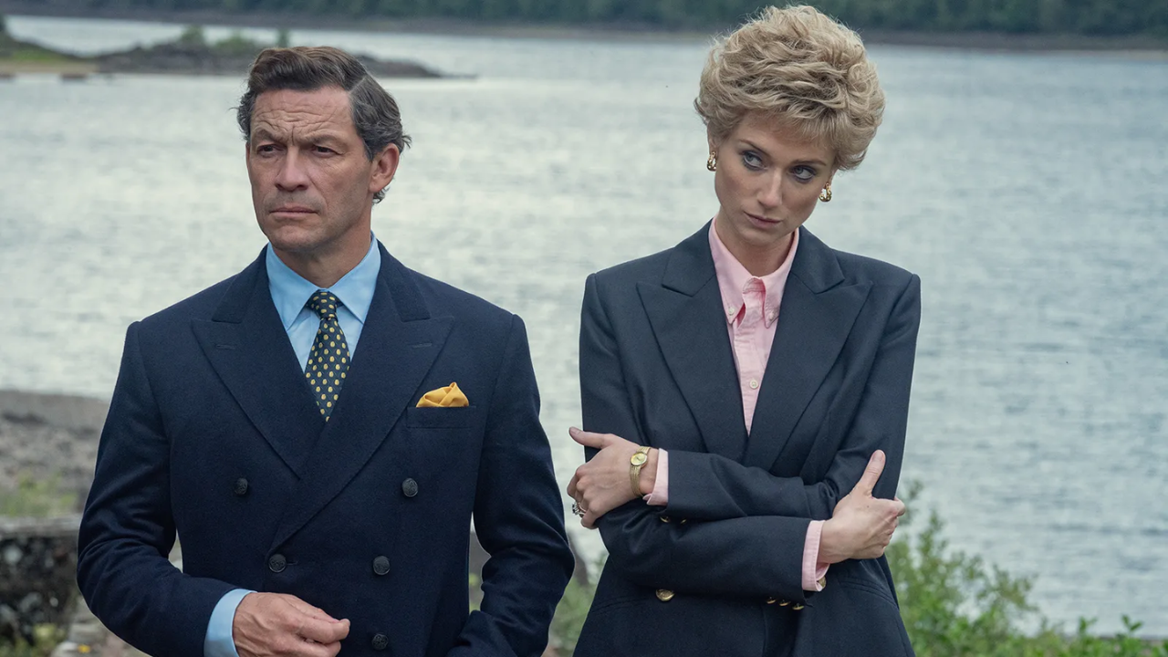 Príncipe Charles e princesa Diana em cena de The Crown.