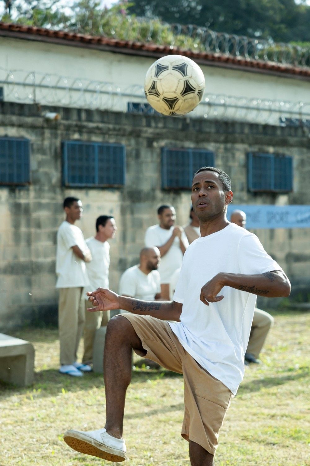Ícaro Silva como Robinho na 2ª temporada de Tremembé