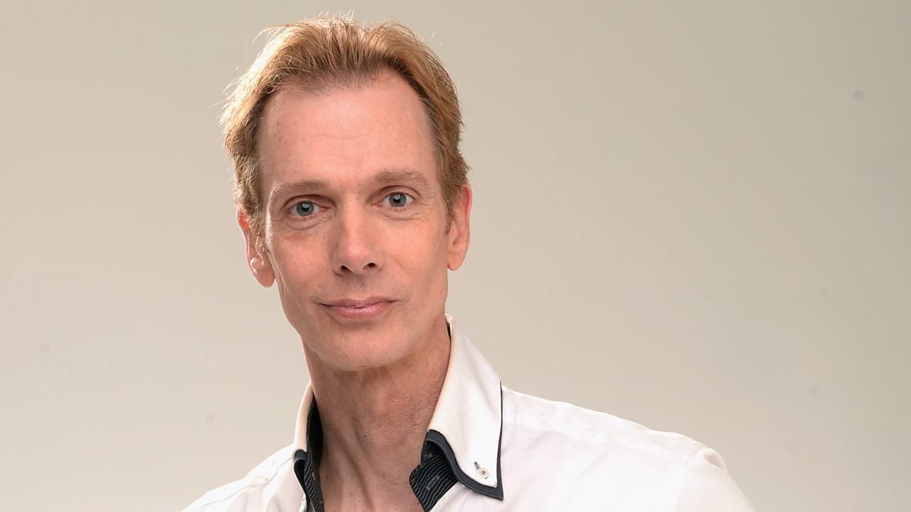 Doug Jones sem suas fantasias