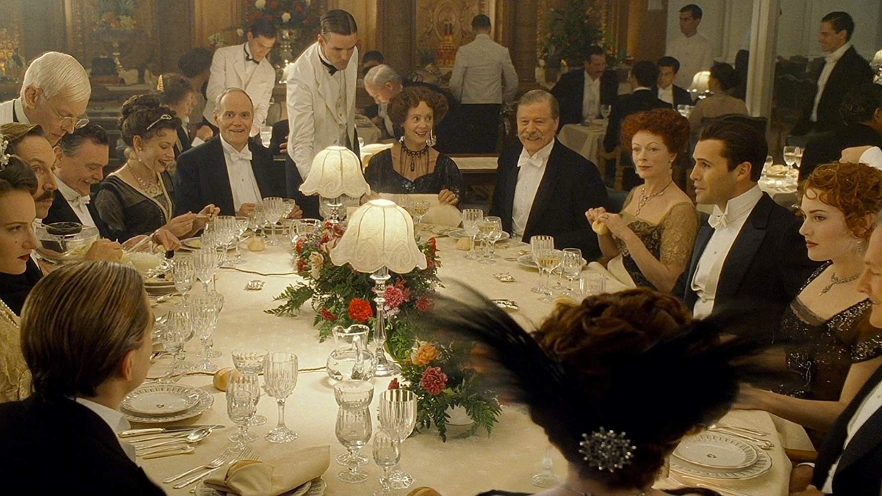 Cena do jantar em Titanic.