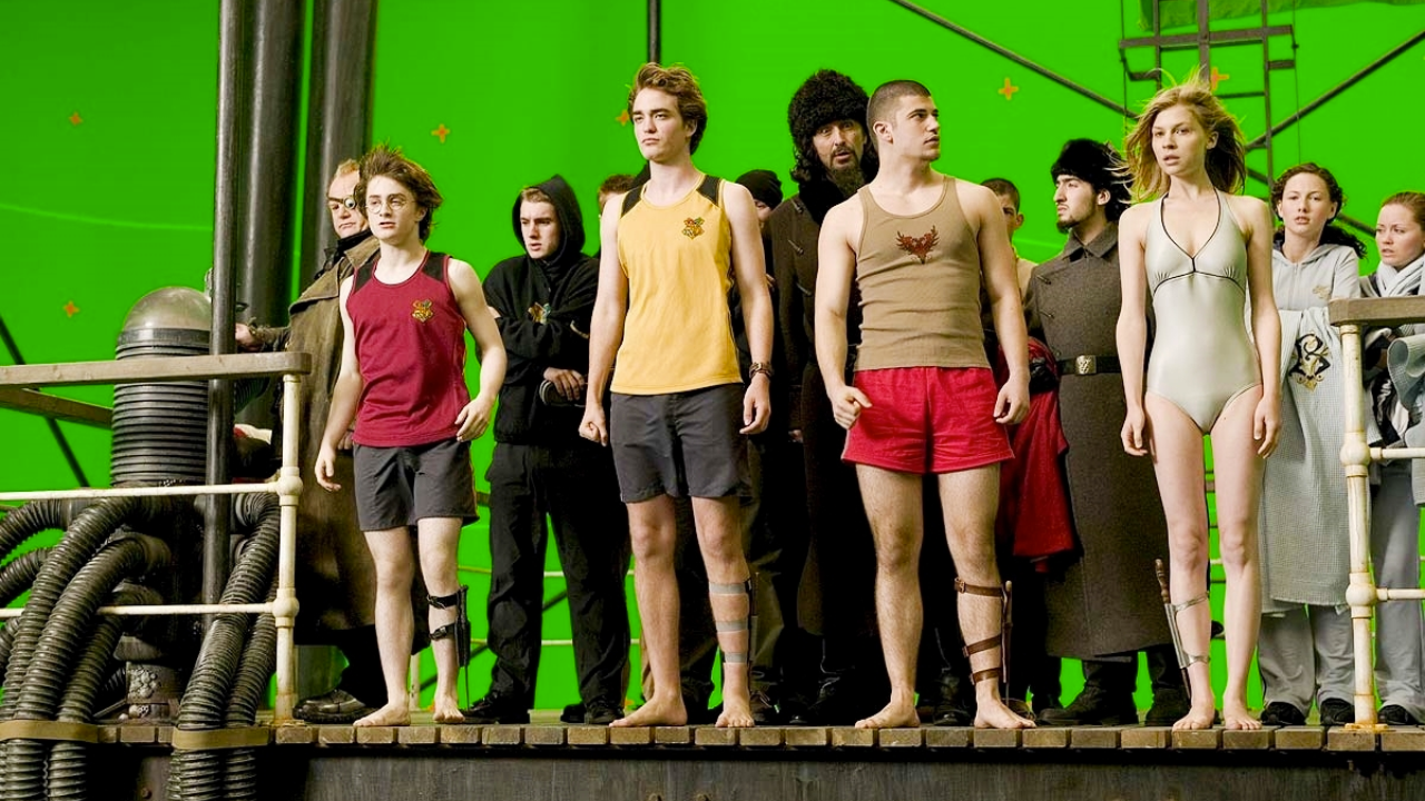 Bastidores da segunda tarefa: Daniel Radcliffe de vermelho, Robert Pattinson de amarelo, Stanislav Ianevski de regata como Viktor Krum e Clémence Poésy como Fleur Delacour.
