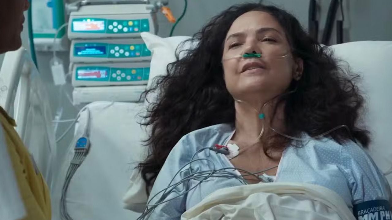 Doralice (Tereza Seiblitz) é levada ao hospital