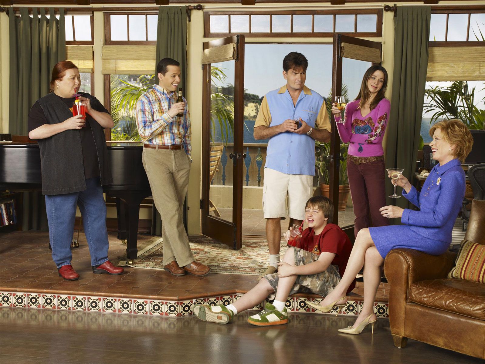 Foto de Marin Hinkle Two And a Half Men Foto Angus T. Jones, Charlie Sheen, Conchata Ferrell Foto de Marin Hinkle Two And a Half Men Foto Angus T. Jones, Charlie Sheen, Conchata Ferrell