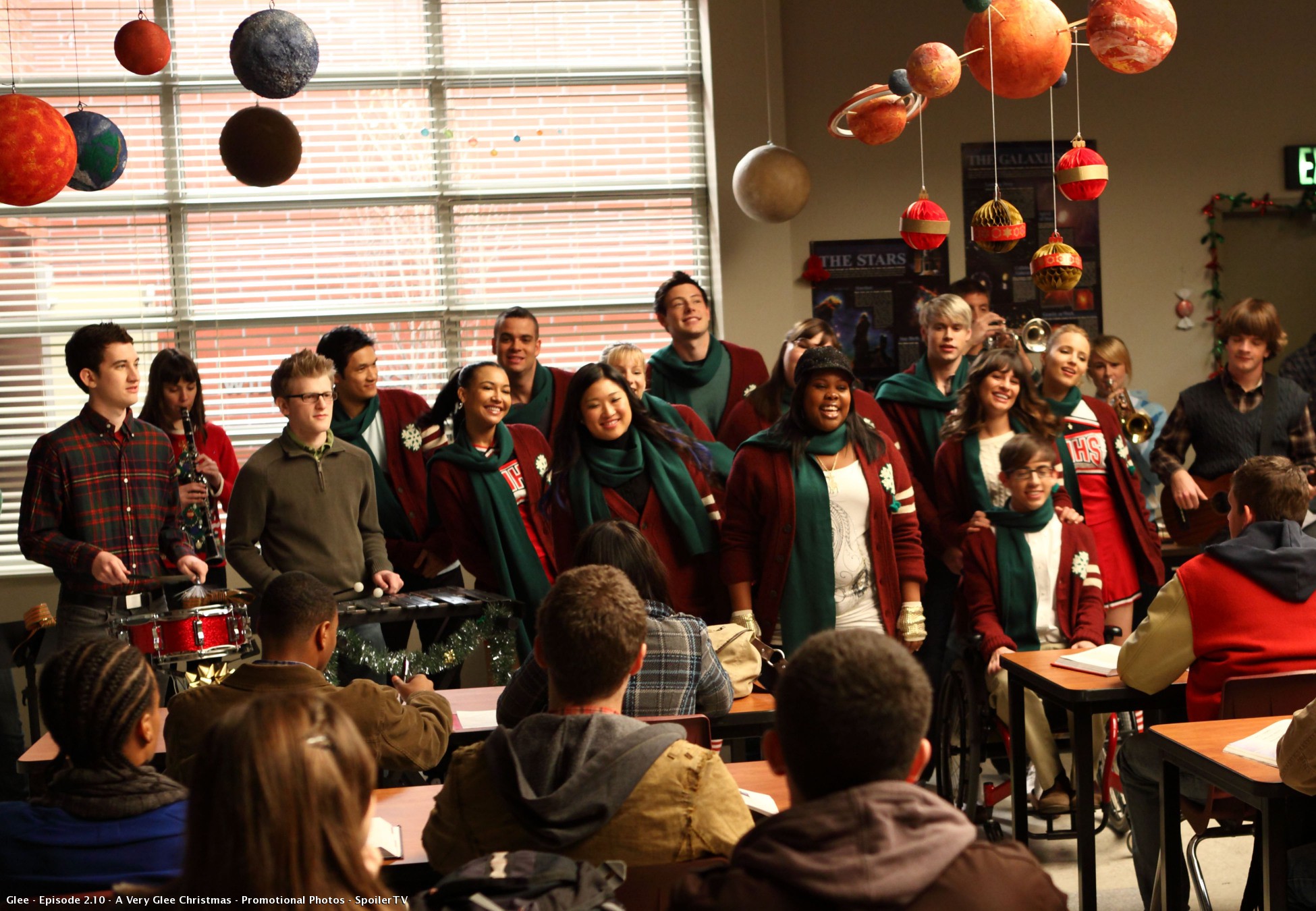 Хор реальные события. Glee Рождество. Лузеры 2. Glee Promo.