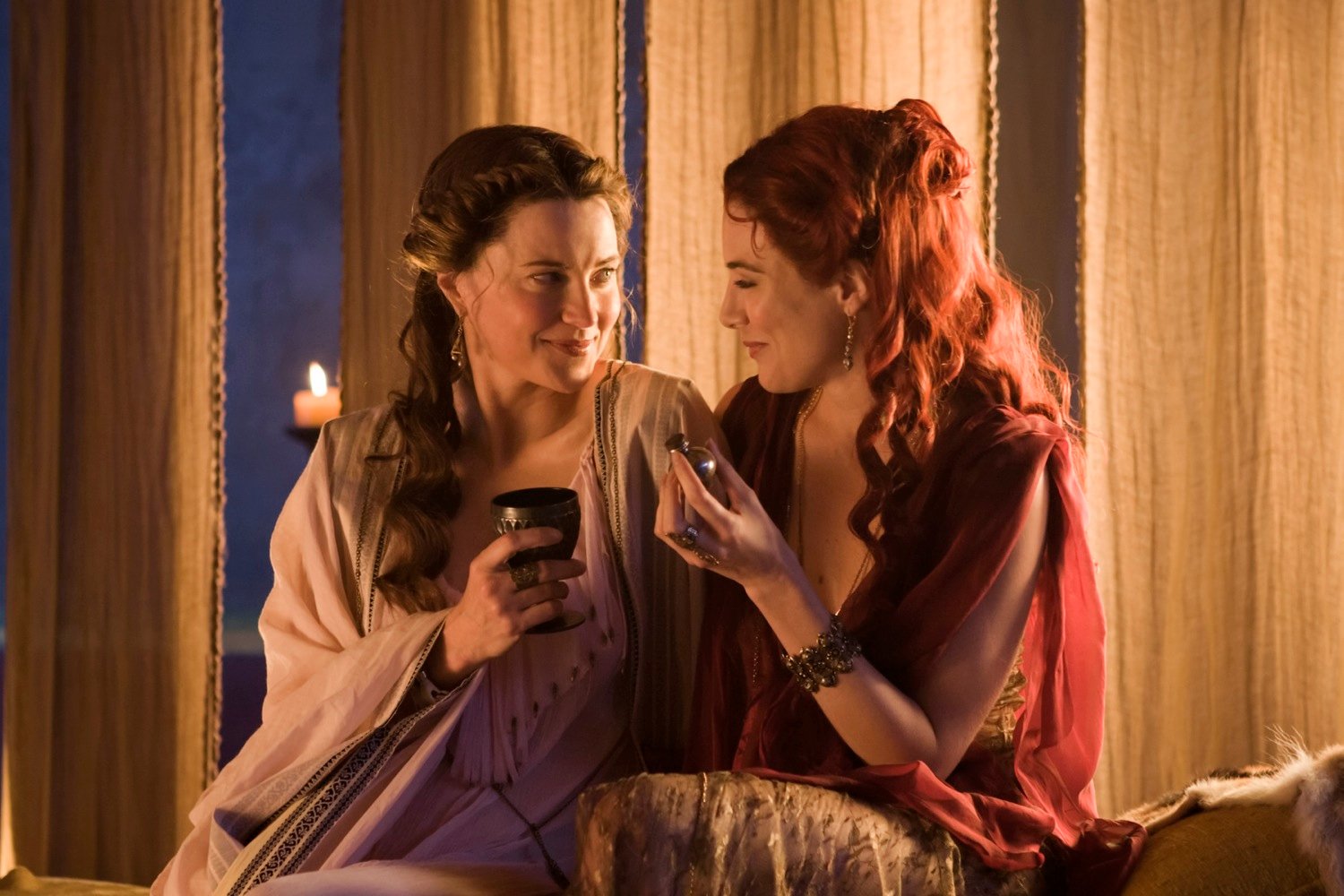 Spartacus: Gods of the Arena : Spartacus: Gods of the Arena : Fotos Lucy  Lawless, Jaime Murray - 2 no 29 - AdoroCinema