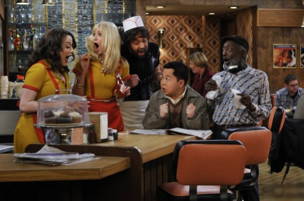 Broke Girls Foto Beth Behrs Garrett Morris Jonathan Kite Kat