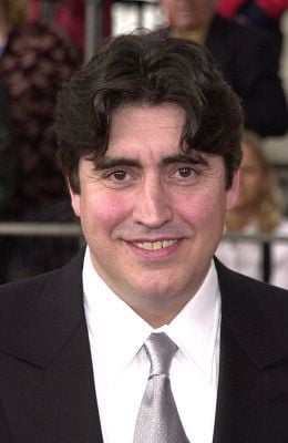 𝕄𝕦𝕟𝕕𝕠 𝕕𝕒 𝟟ª 𝔸𝕣𝕥𝕖 - O ator Alfred Molina tem 68 anos, e