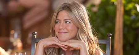 Jennifer Aniston e Dennis Quaid em prelúdio de Jackie Brown?