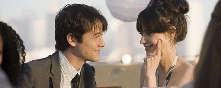 Joseph Gordon-Levitt e Zooey Deschanel cantam lado a lado