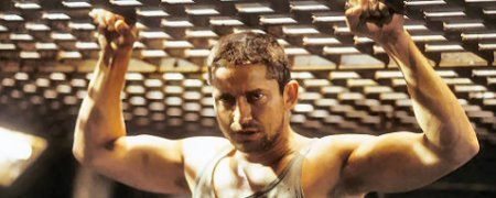 Gerard Butler acerta com filme onde precisará salvar a Casa Branca