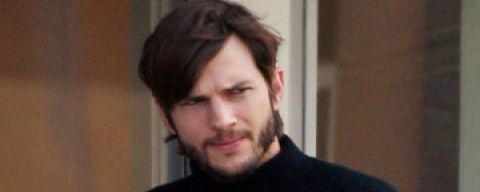 Ashton Kutcher convence no papel de Steve Jobs? Veja as imagens...
