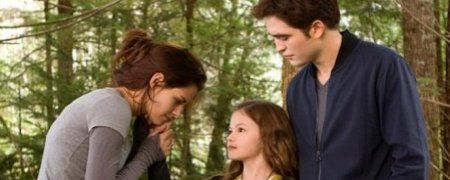 Divulgadas novas fotos da filha de Bella e Edward em A Saga Crepúsculo: Amanhecer - O Final