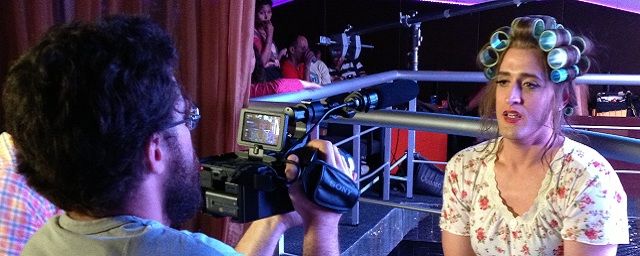 Dona Hermínia fala do fim do mundo e convida você para ver o filme