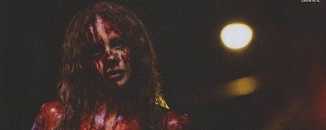 Chloe Moretz surge coberta de sangue em nova imagem de Carrie - A Estranha