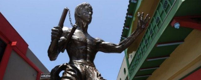 Bruce Lee ganha estátua de bronze em Chinatown