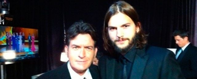 Charlie Sheen relembra Two and a Half Man e ataca Ashton Kutcher no Twitter