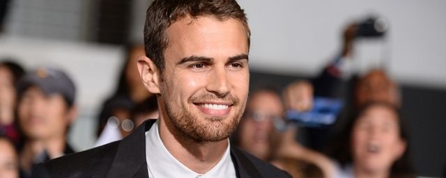 Theo James, de Divergente, será o protagonista do quinto filme da franquia Anjos da Noite