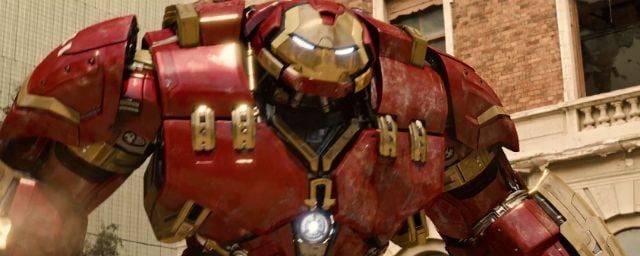 Os Vingadores 2: A Era de Ultron divulga novo vídeo com briga entre Hulk e Homem de Ferro