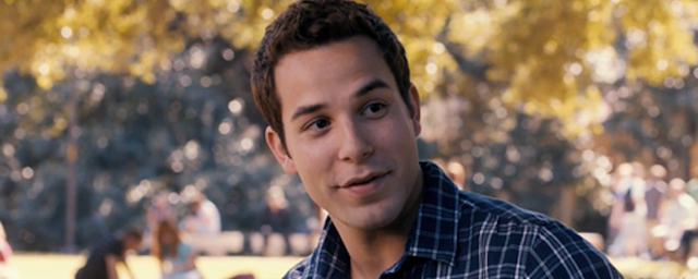 Ground Floor é cancelada, e Skylar Astin entra para novo projeto