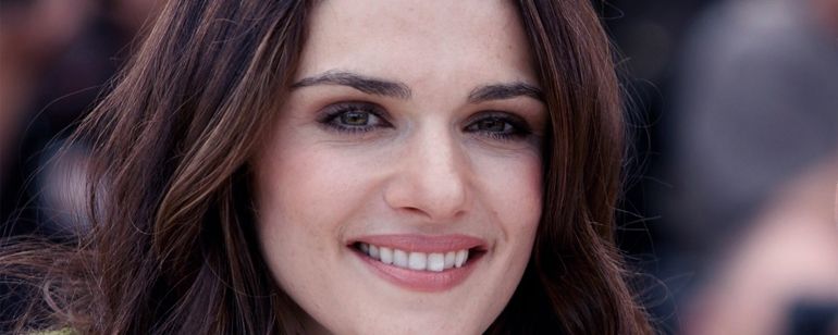 Rachel Weisz será mãe mercenária em filme do mesmo diretor de Dredd