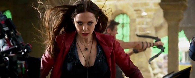 Elizabeth Olsen diz que Feiticeira Escarlate será "imprevisível" em Capitão América: Guerra Civil