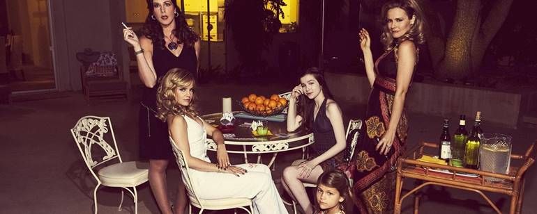 American Woman: Série protagonizada por Alicia Silverstone ganha temporada completa