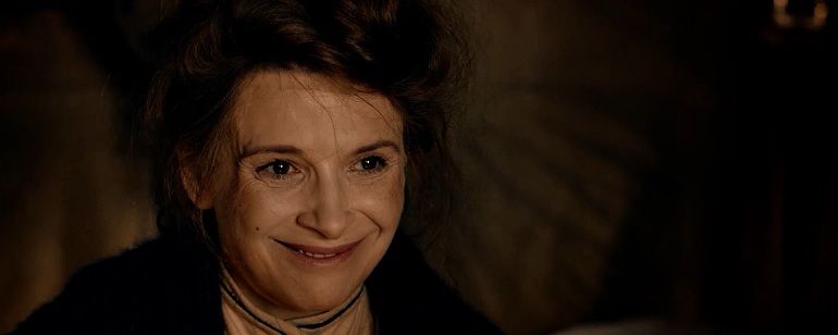 Exclusivo: Juliette Binoche desafia a neve no trailer nacional do drama Ninguém Deseja a Noite