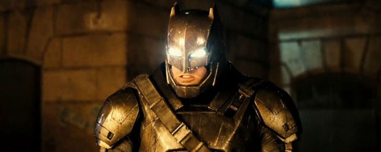 Liga da Justiça: Zack Snyder divulga imagem de Batman em cena de luta