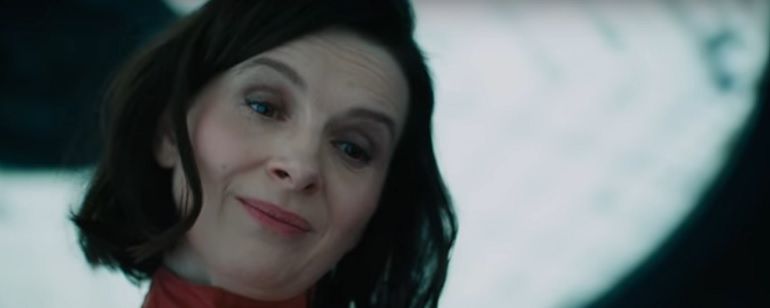 Juliette Binoche oferece nova vida a Scarlett Johansson em clipe de A Vigilante do Amanhã: Ghost in the Shell