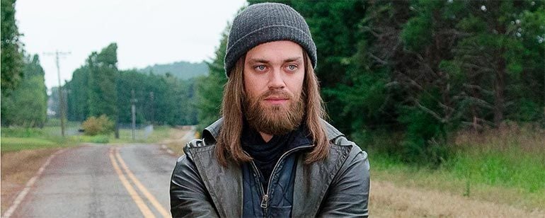 The Walking Dead Tom Payne Diz Que Jesus Nao Sentira Falta De Carl E Revolta Fas E Atriz Da Serie Noticias De Series Adorocinema