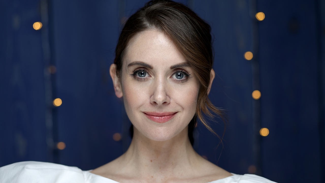 Alison Brie diz que continua acompanhando situação de Mulher-Hulk