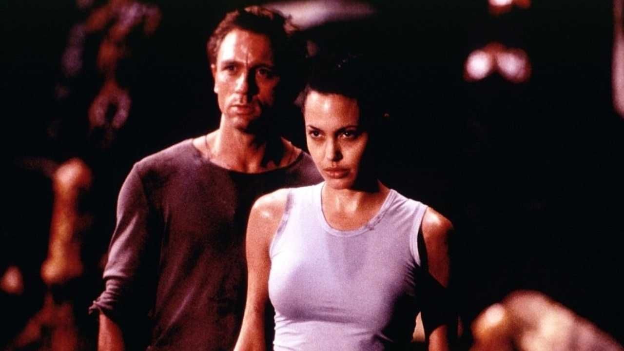 Este mês celebramos 20 anos do épico filme - Lara Croft - Tomb Raider -  estrelado por Angelina Jolie