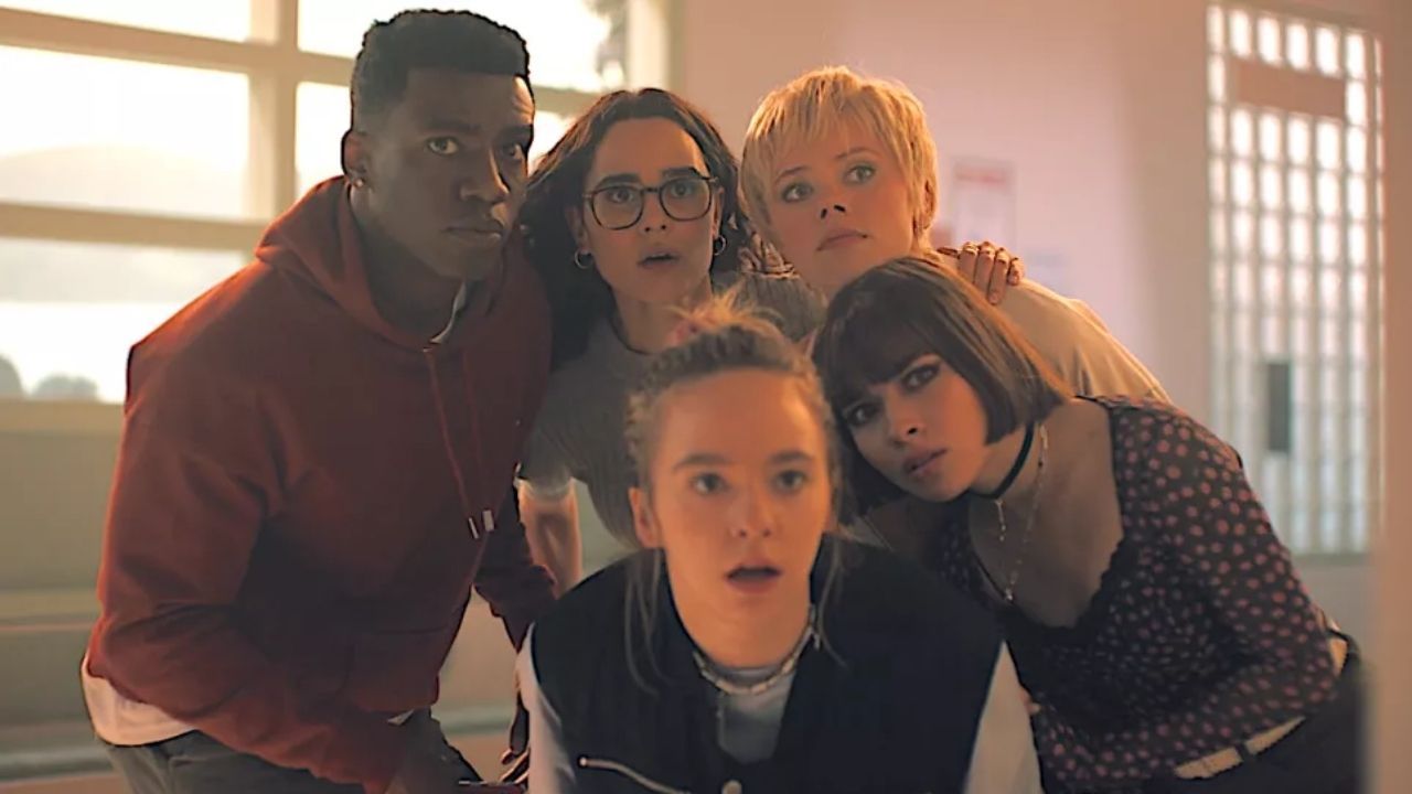 One of us is lying. Нейт и бронвин один из нас лжет. One direçtion участники. One is us. One is us.