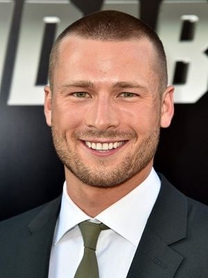 Glen Powell - AdoroCinema