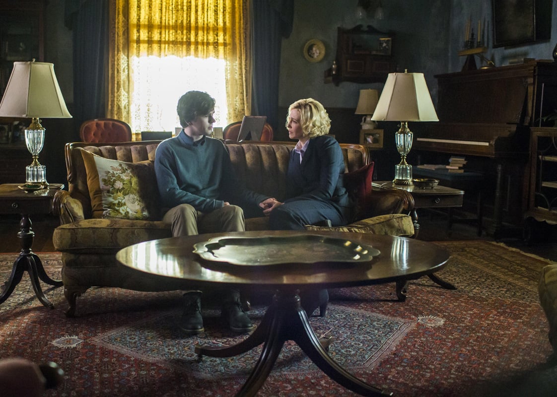 Bates Motel Foto Freddie Highmore Vera Farmiga 60 No 242 Adorocinema