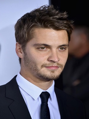 Next photo of Luke Grimes