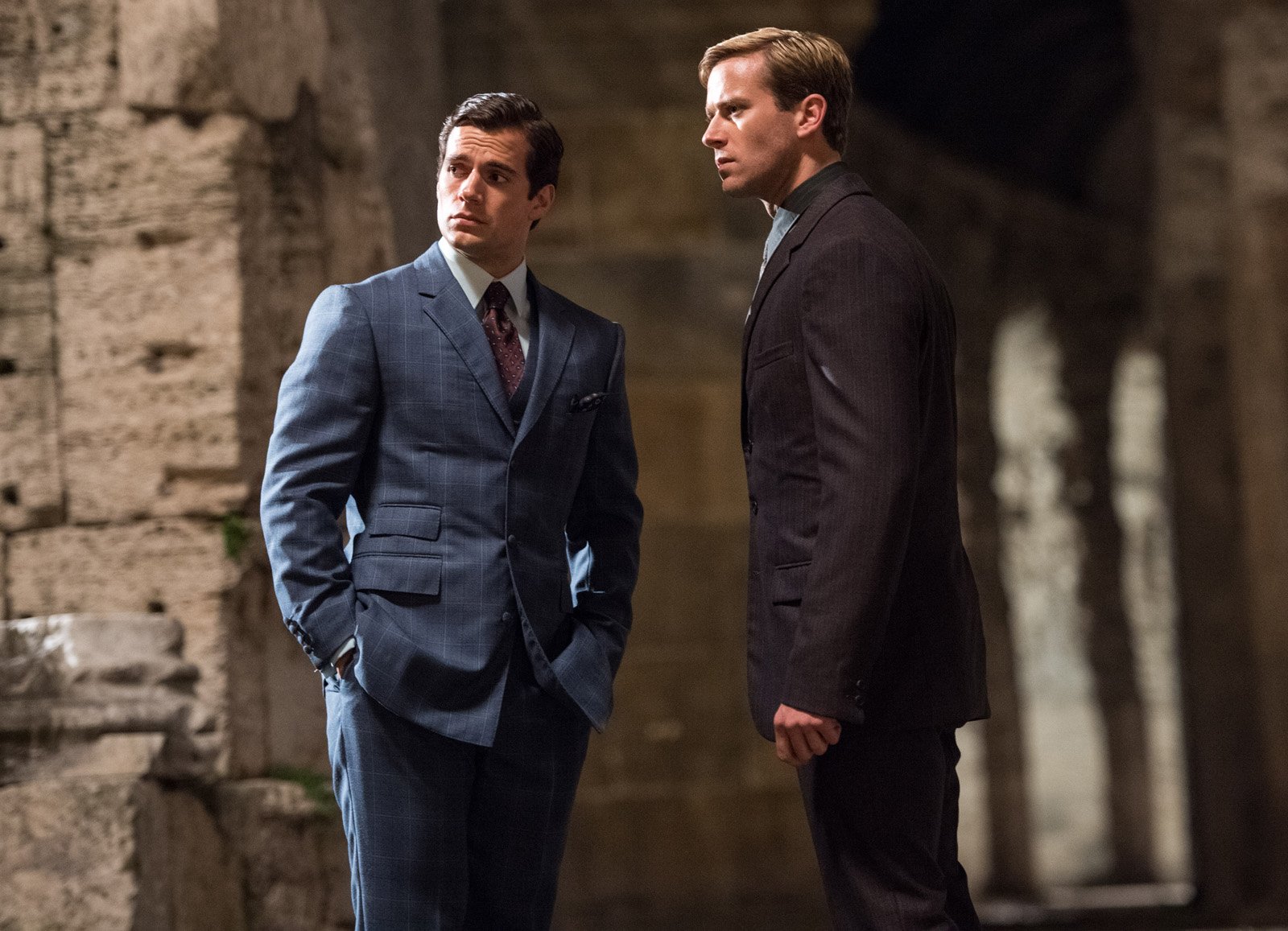 Henry Cavill e Armie Hammer vivem espiões da década de 1960 no