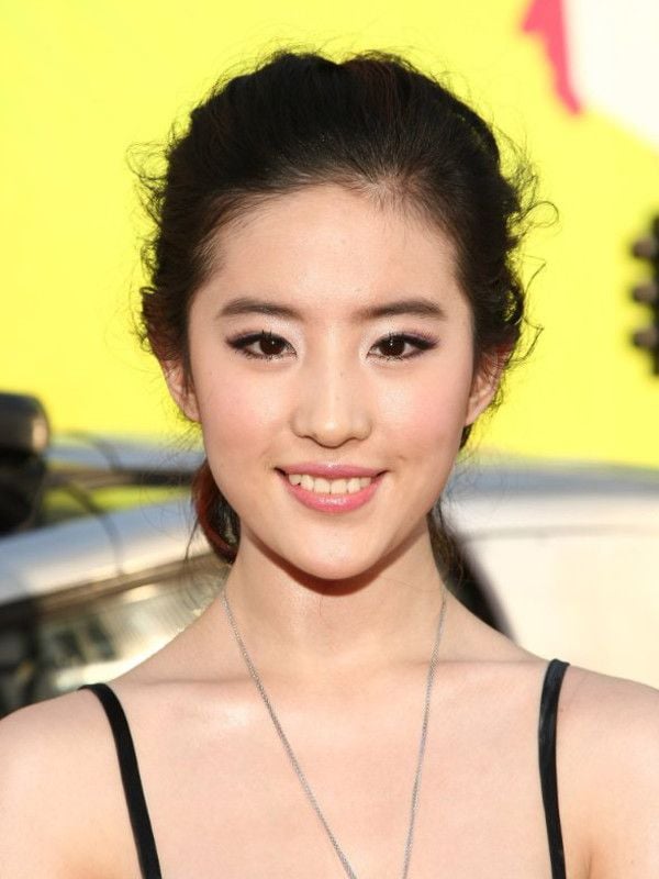 Foto de Yifei Liu Poster Yifei Liu Foto 30 de 45 AdoroCinema Foto de Yifei Liu Poster Yifei Liu Foto 30 de 45 AdoroCinema