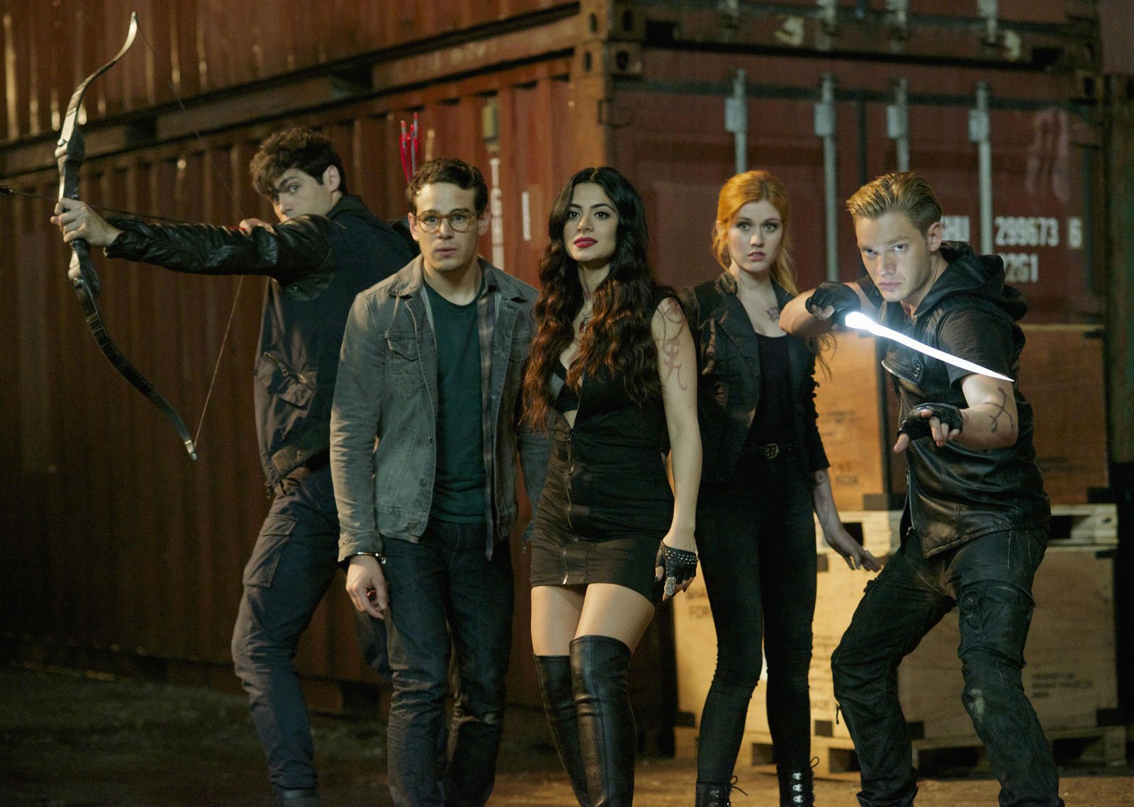 Shadowhunters : Shadowhunters : Fotos Alberto Rosende, Emeraude Toubia,  Dominic Sherwood, Katherine McNamara, Matthew Daddario - 220 no 250 -  AdoroCinema