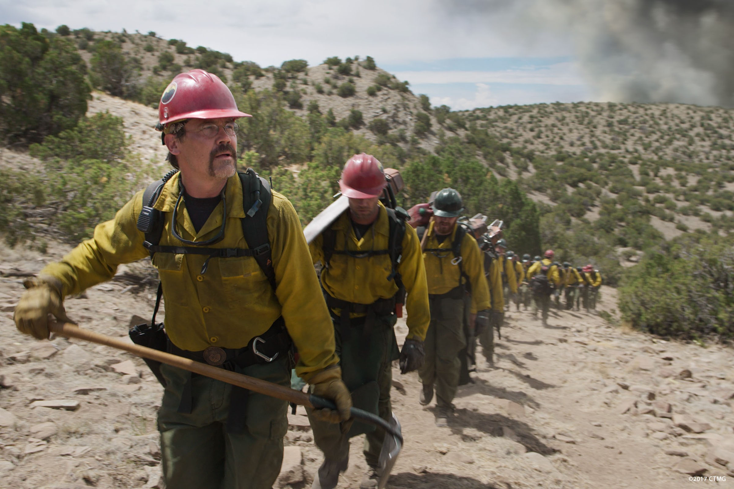 Mountain hotshots. Дело храбрых фильм 2017. Джош Бролин в фильме дело храбрых. Джефф Бриджес дело храбрых. Дженнифер Коннелли дело храбрых.