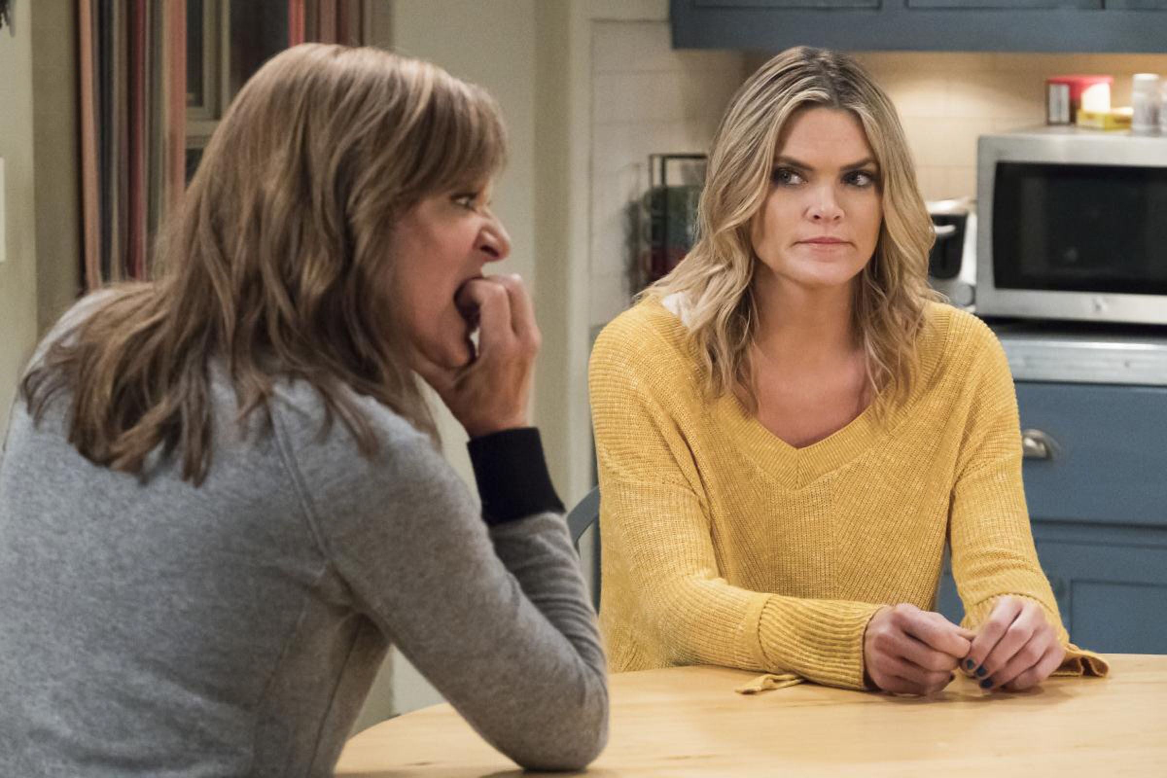 Mom : Mom : Fotos Allison Janney, Missi Pyle - 182 no 456 - AdoroCinema