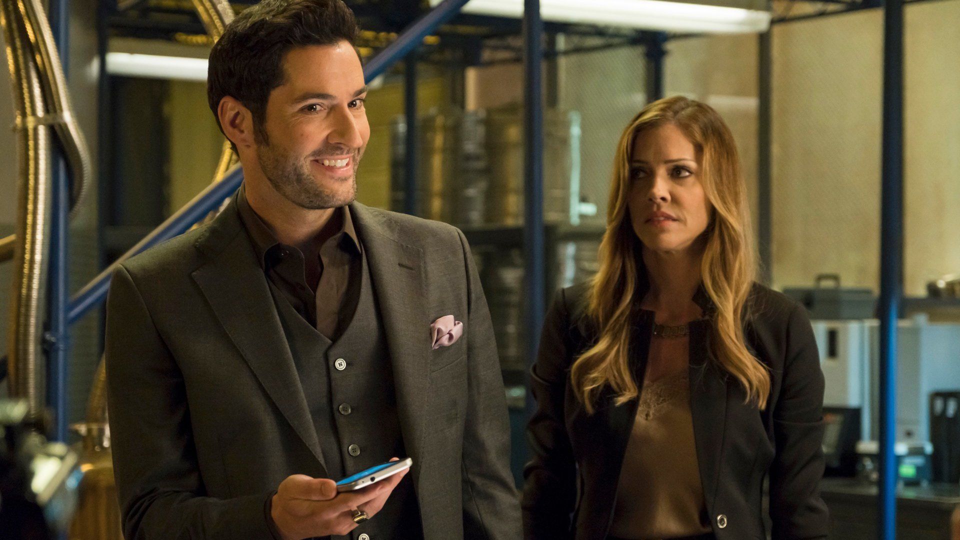 Pôster Lucifer 3ª temporada - Pôster 9 no 430 - AdoroCinema