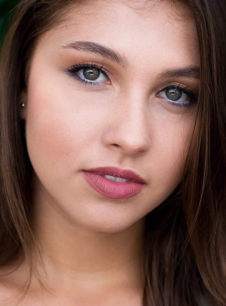 Júlia Bach AdoroCinema